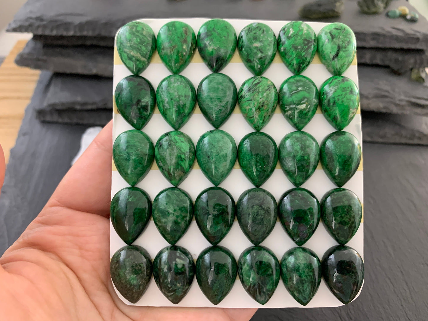 Maw Sit Sit pear 13x18mm cabochon - Calibrated cabochons