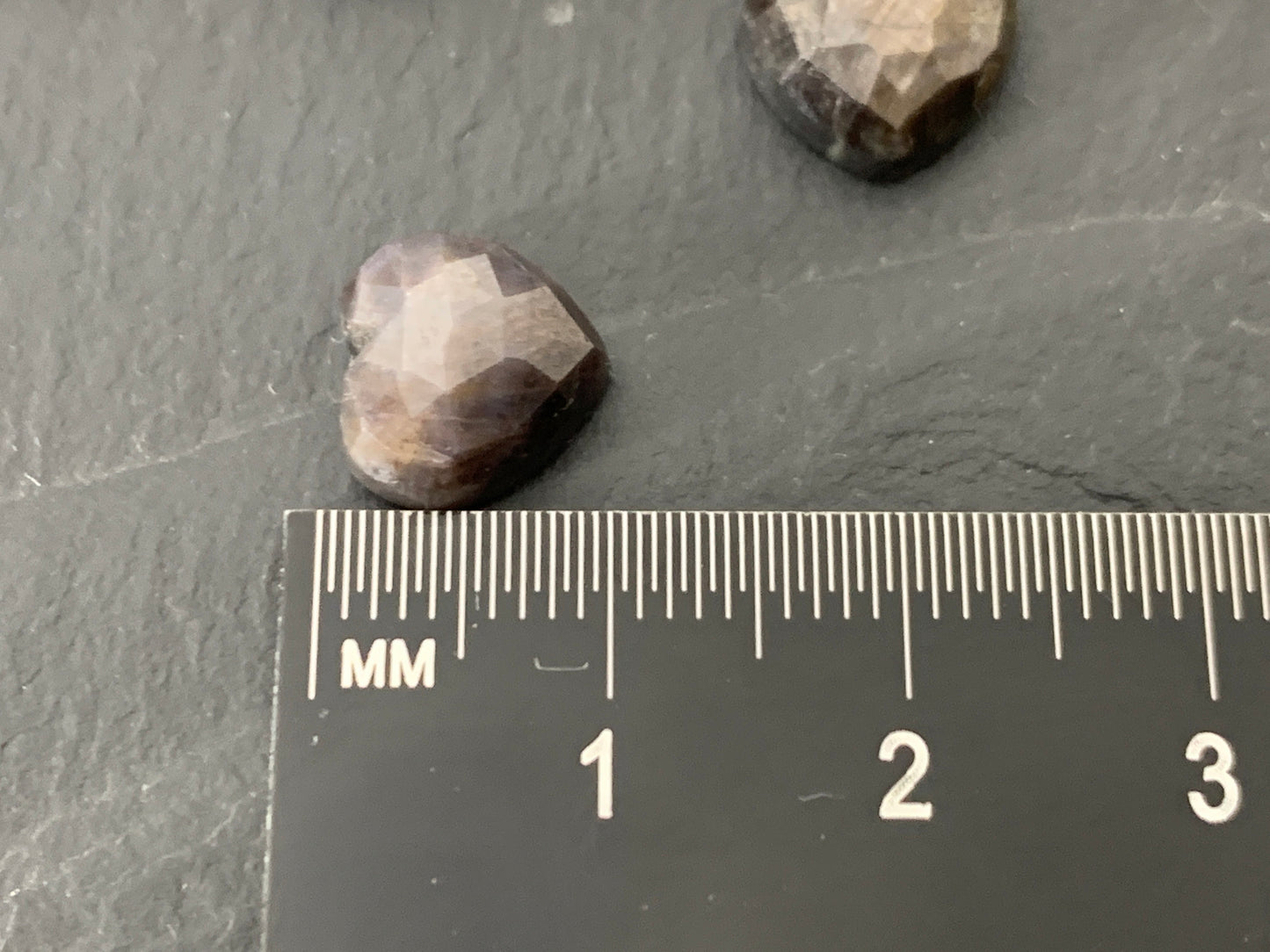 Second quality Faceted Wonderful Grey Star Sapphire heart 10mm cabochon