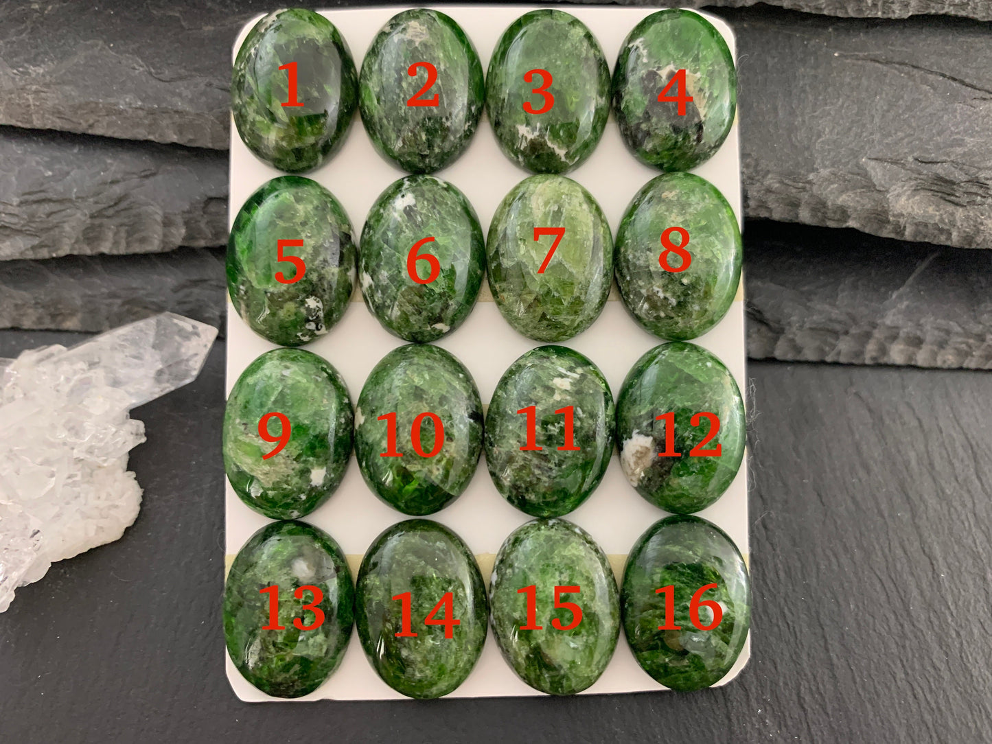 Chrome Diopside oval 15x20mm cabochon - Calibrated cabochons