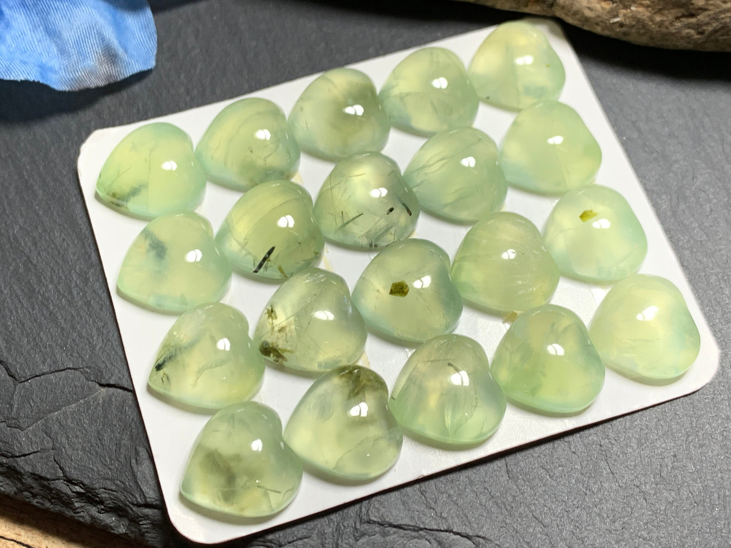 Prehnite heart 15mm cabochon - Calibrated Cabochons