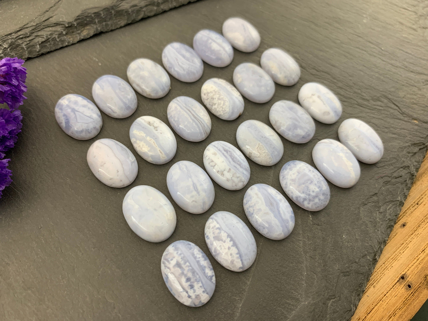 Blue Lace Agate oval 13x18mm cabochon - Calibrated cabochons