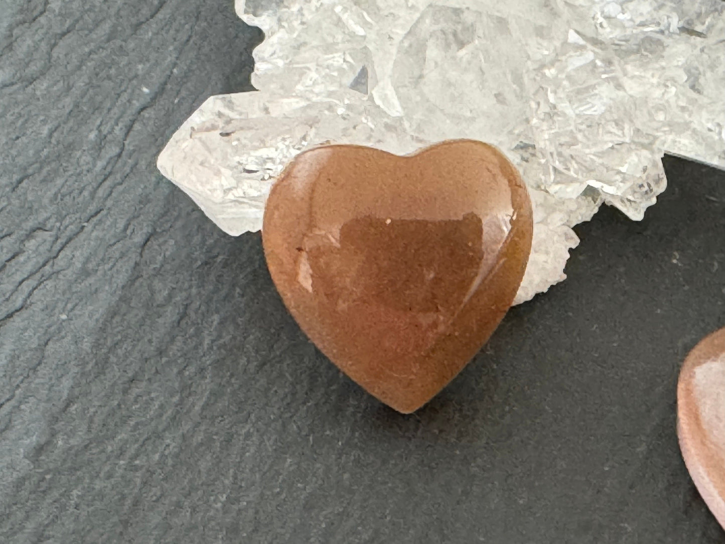 Goldsand Moonstone heart 15x15mm cabochon - Calibrated cabochons