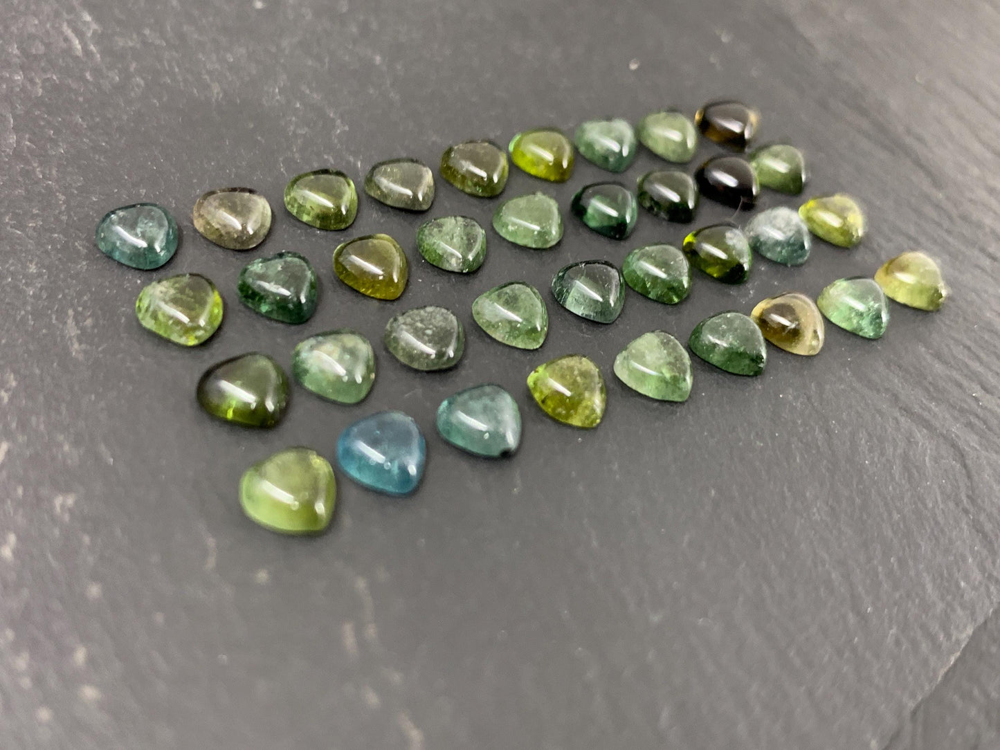 Green Tourmaline heart 5mm cabochon - Calibrated cabochons