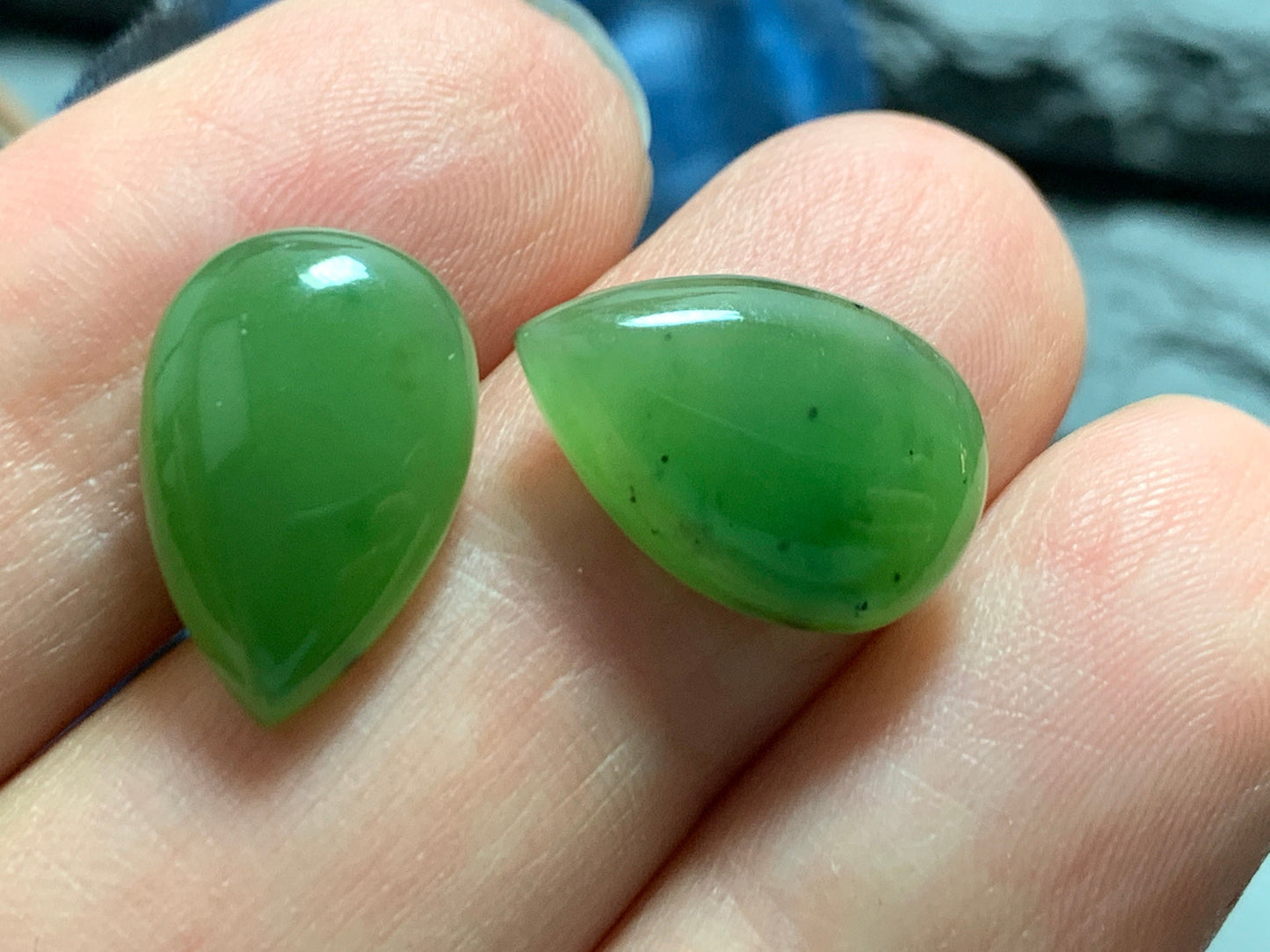 Nephrite pear 15-18mm long Cabochon - Calibrated cabochons