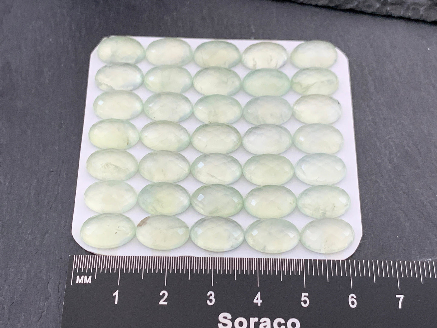 Faceted Prehnite oval 8x12mm cabochon - Calibrated cabochons