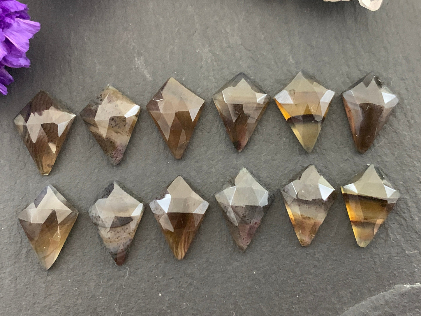 Faceted Montana Agate kite 10x14mm cabochon