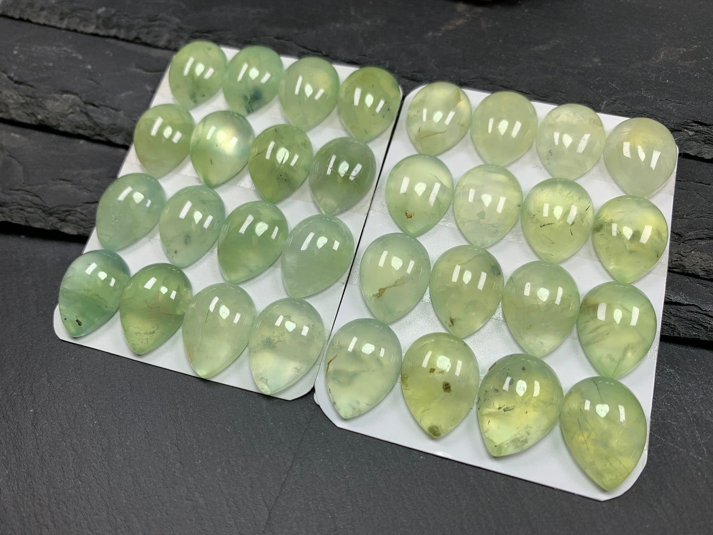 Prehnite pear 15x20mm Cabochon - Calibrated cabochons