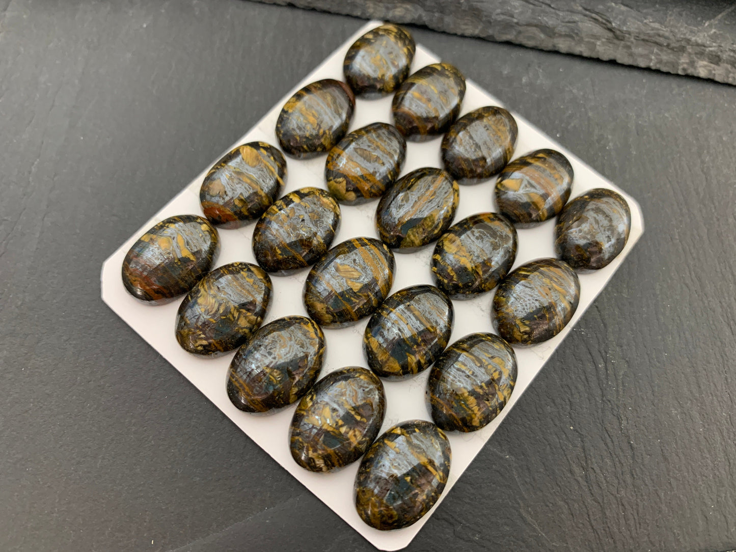 Tiger iron 13x18mm oval cabochon - Calibrated cabochons