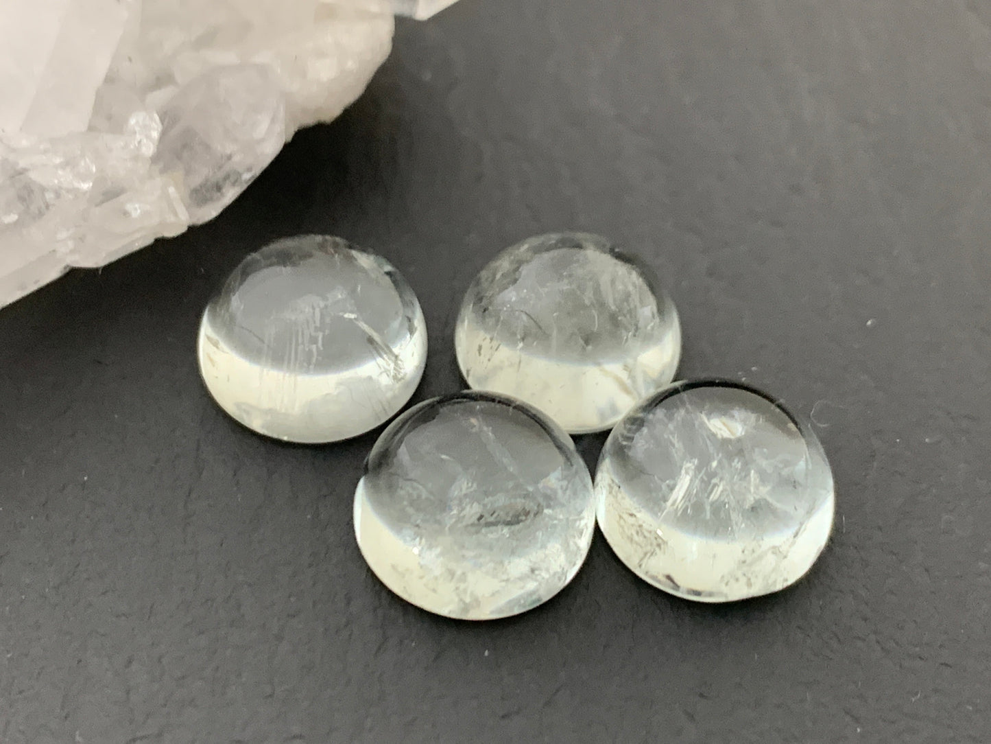 Green Amethyst round 10mm cabochon - Calibrated cabochons