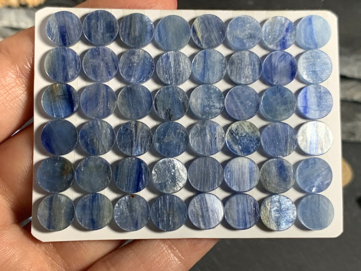 Flat Blue Kyanite round 8mm cabochon - Calibrated cabochons