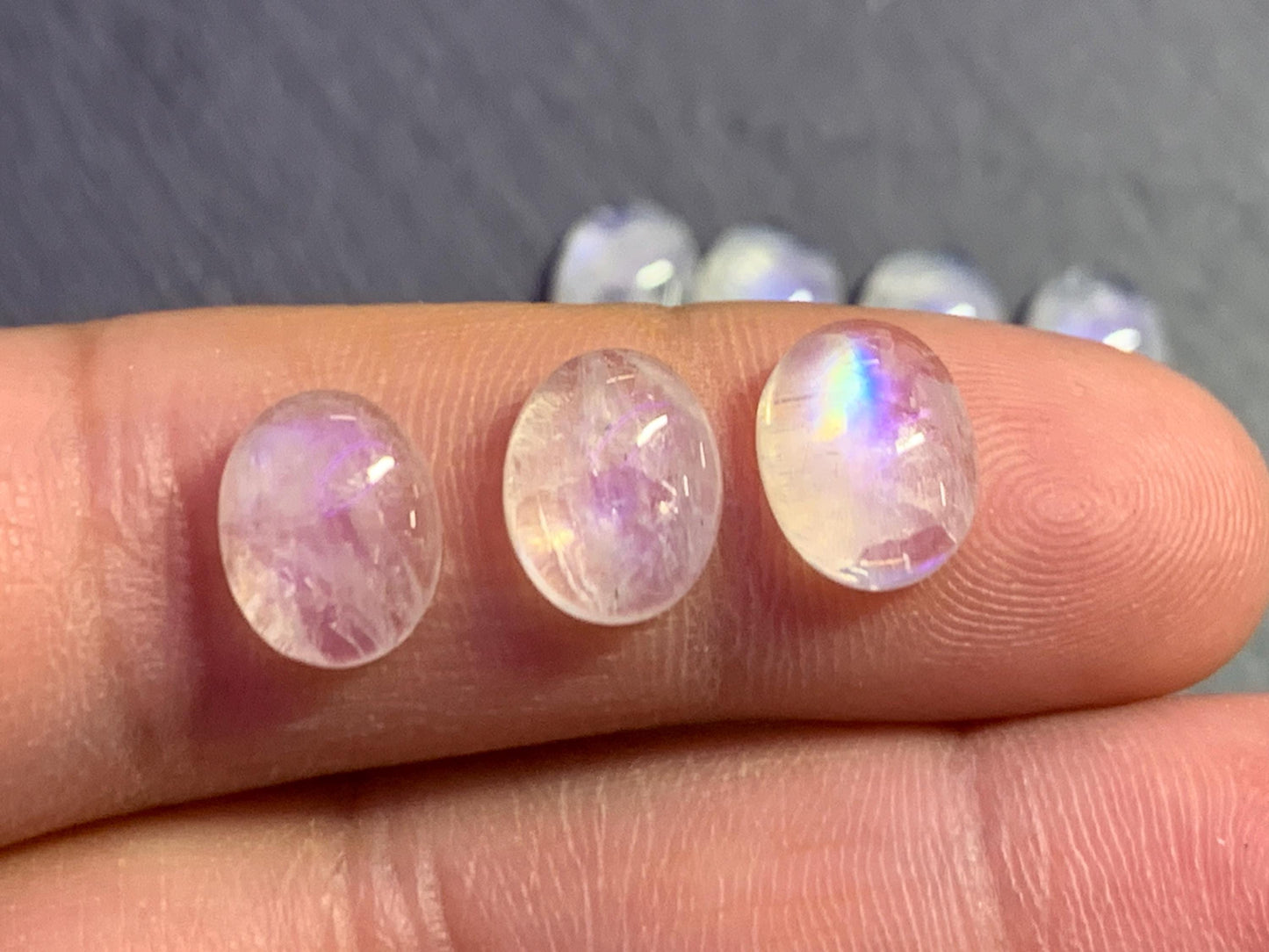 Rainbow Moonstone oval 8x10mm cabochon - Calibrated cabochons