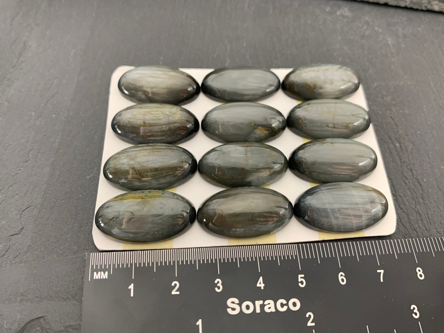 Eagle Eye oval 14x25mm cabochon - Calibrated cabochons