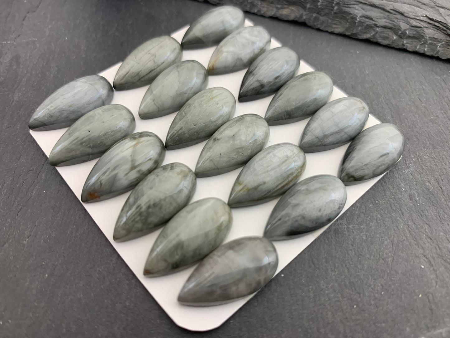 Eagle Eye pear 10x20mm cabochon - Calibrated Cabochons