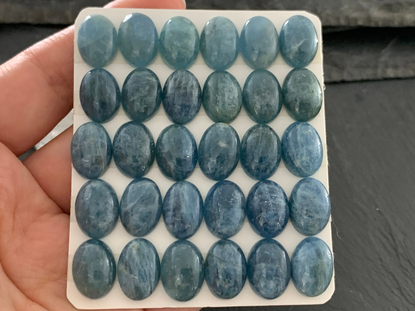 Aquamarine oval 10x14mm cabochon - Calibrated cabochons