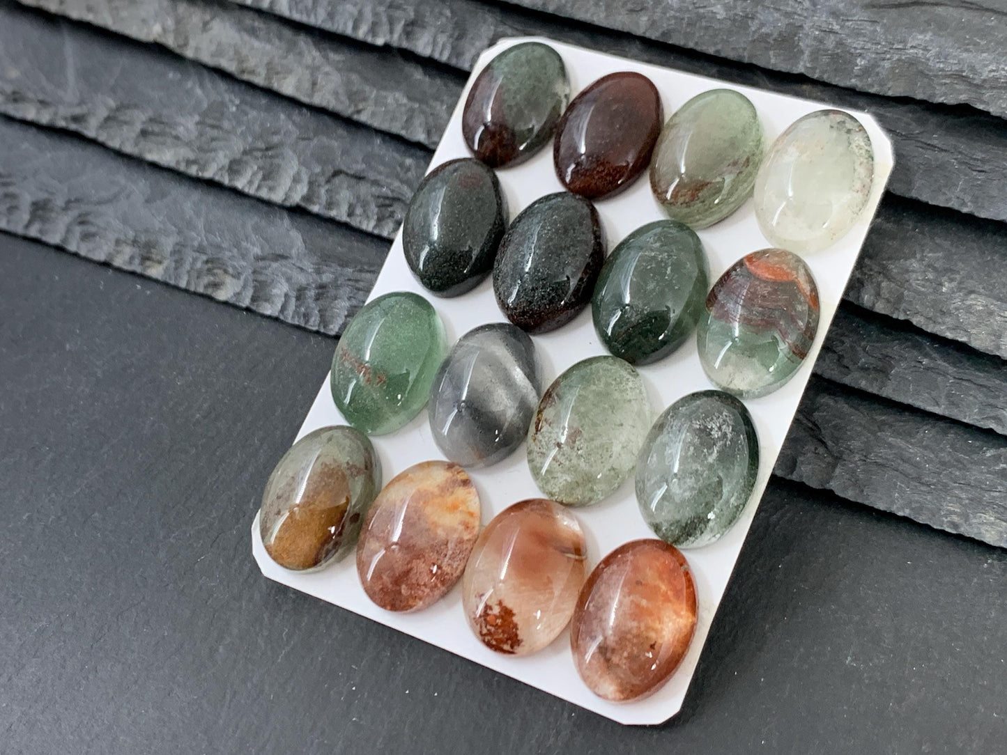 Green Phantom Crystal oval 13x18mm cabochon - Calibrated cabochons