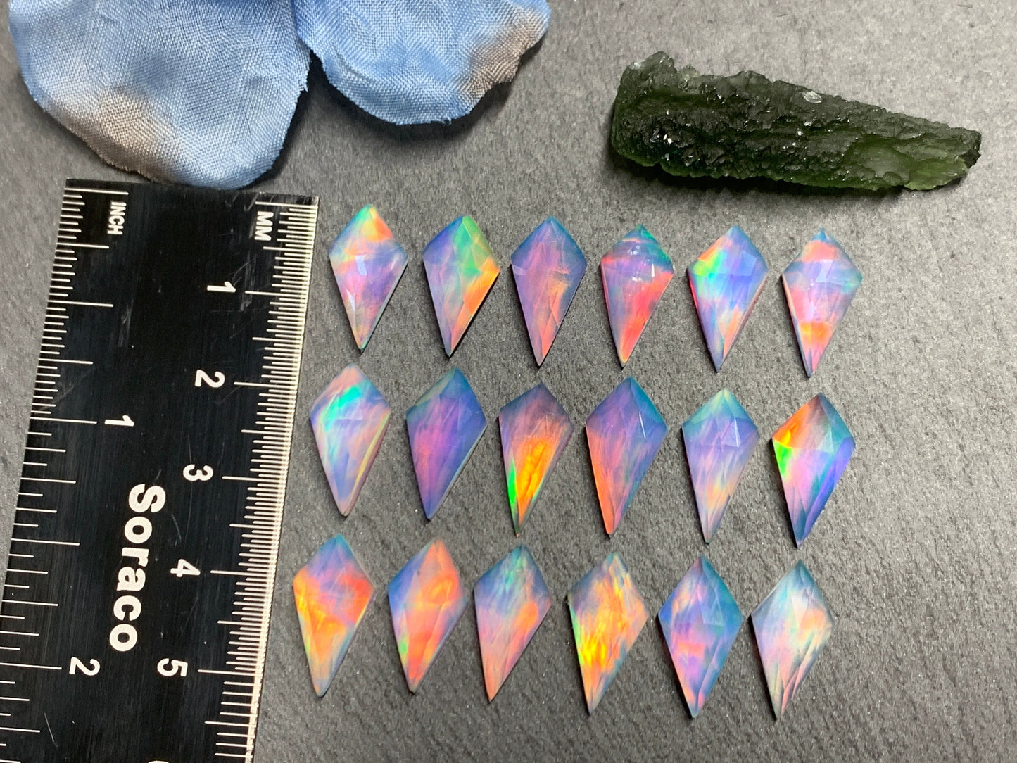 Faceted Aurora Opal kite 8x16mm cabochon - Doublet cabochons