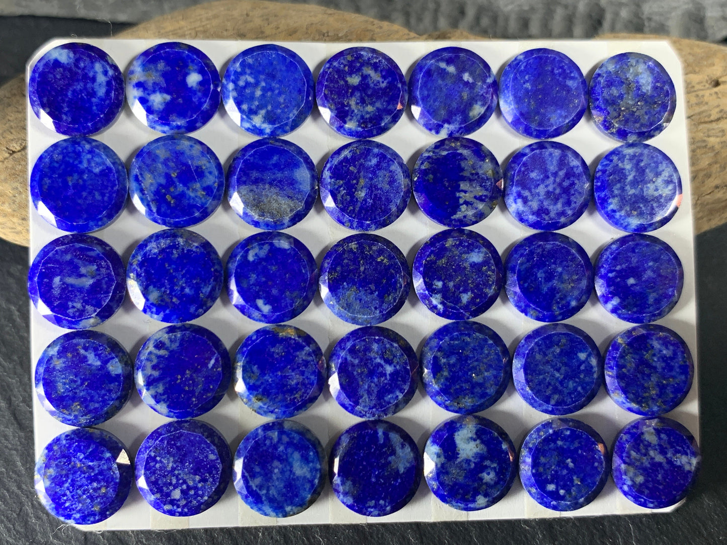 Flat Lapis Lazuli round 10mm cabochon with faceted edge - Calibrated cabochons