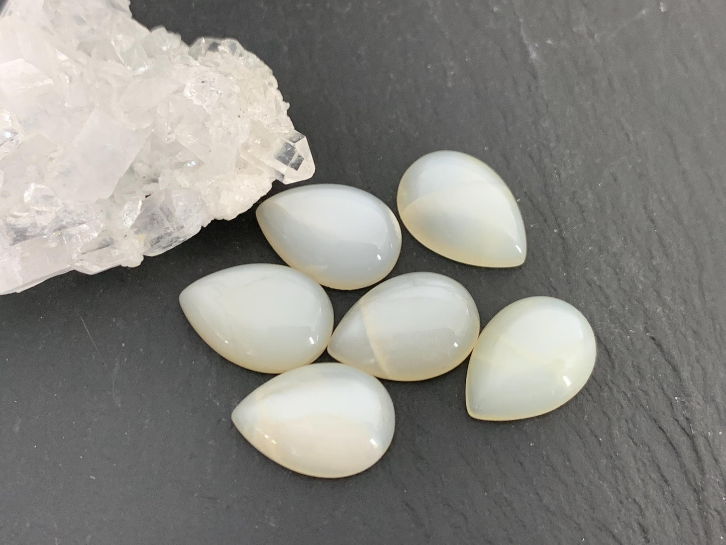 White Moonstone pear 10x14mm cabochon - Calibrated cabochons