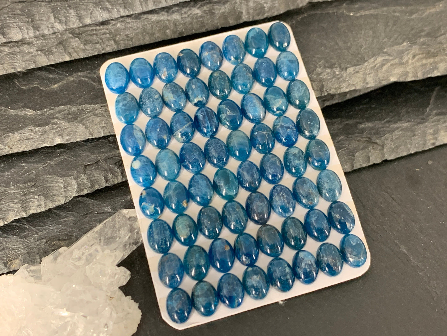 Blue Apatite oval 6x8mm cabochon - Calibrated cabochons