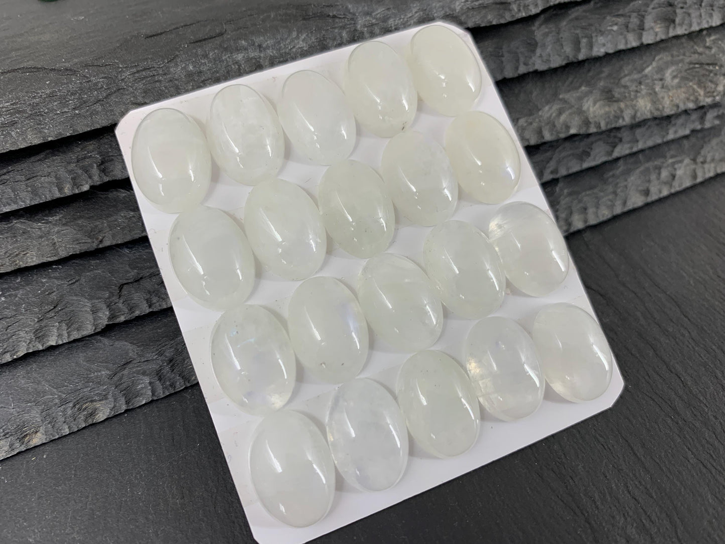Rainbow Moonstone oval 13x18mm cabochon - Calibrated cabochons