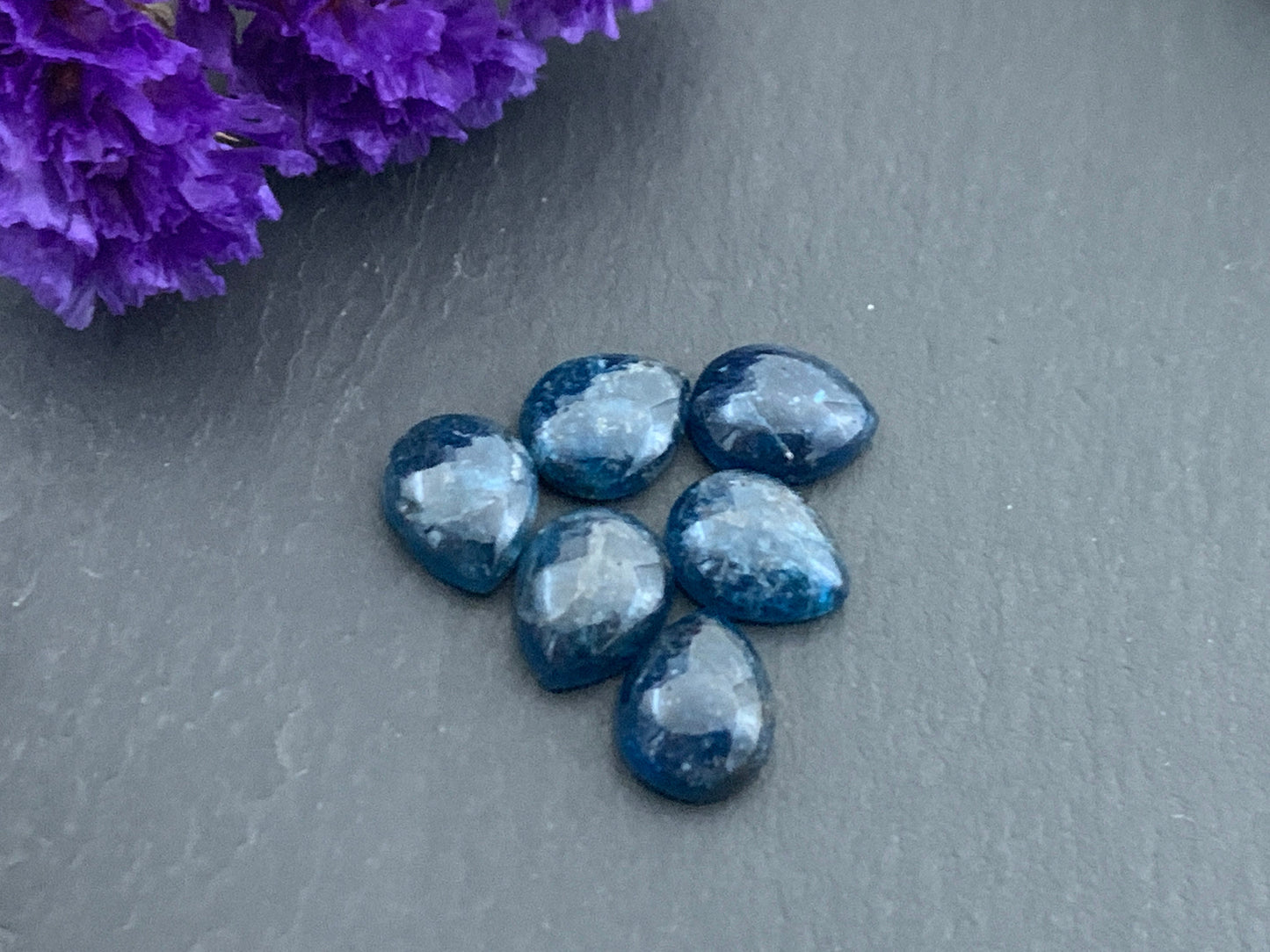 Blue Apatite pear 8x10mm cabochon - Calibrated cabochons