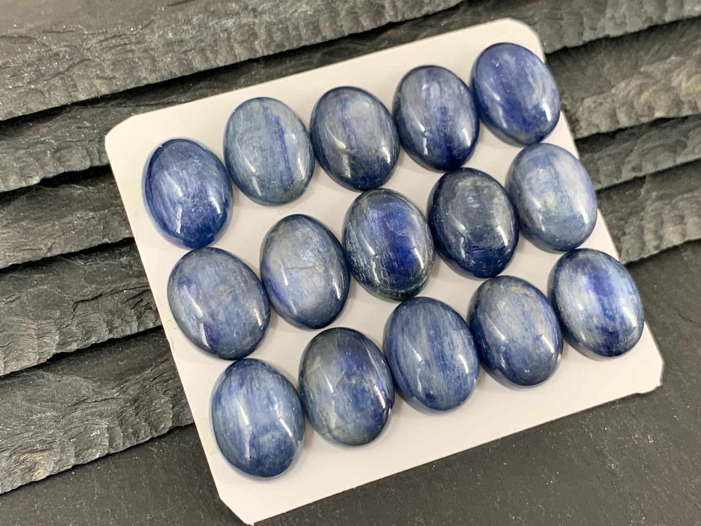 Kyanite oval 13x17mm cabochon - Calibrated cabochons