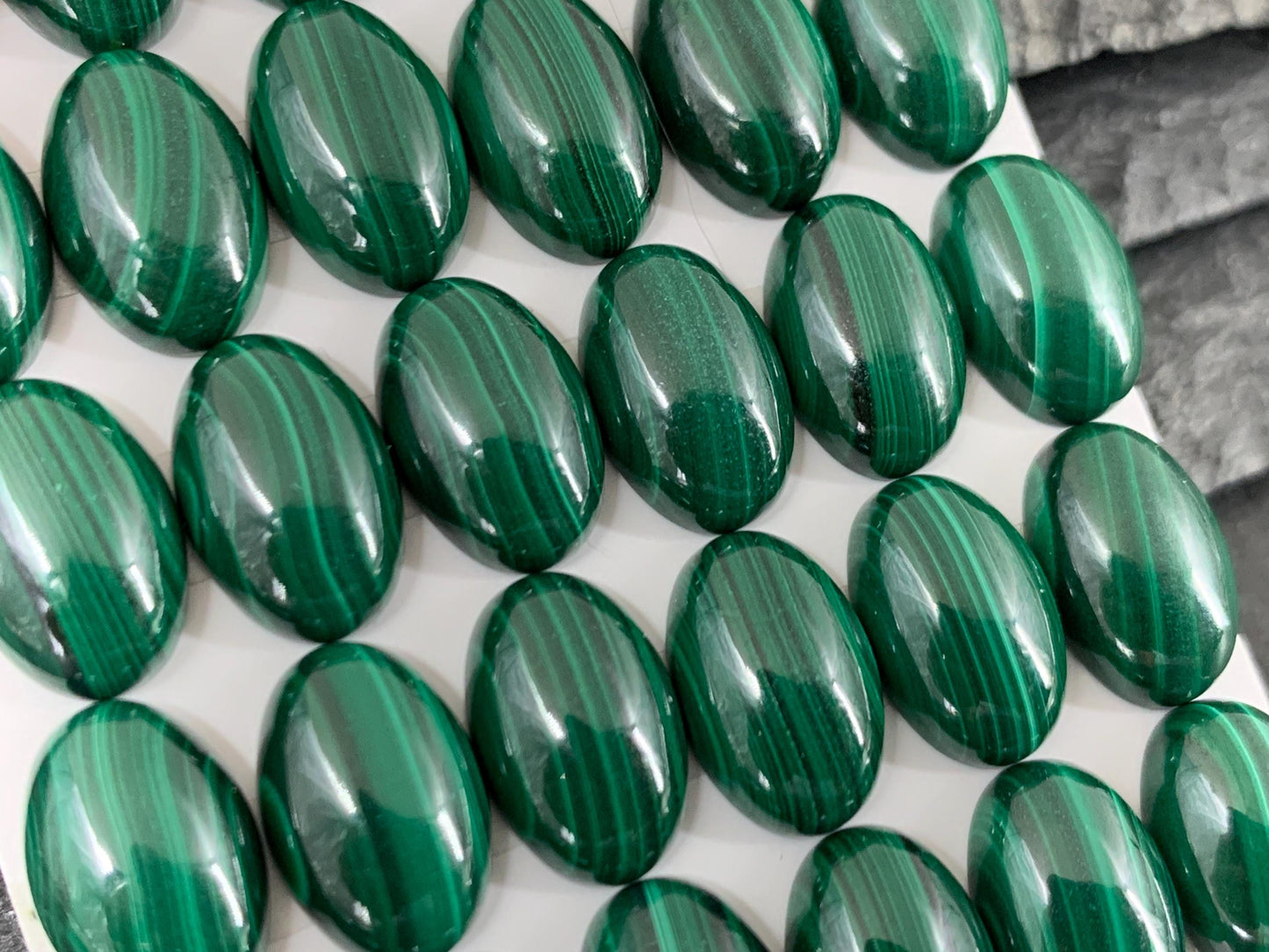 Malachite oval 8x12mm cabochon - Calibrated cabochons
