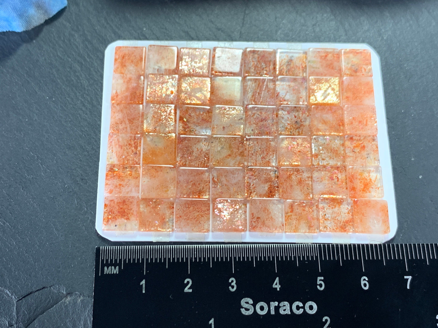 Flat Sunstone square 8mm cabochon - Calibrated cabochons