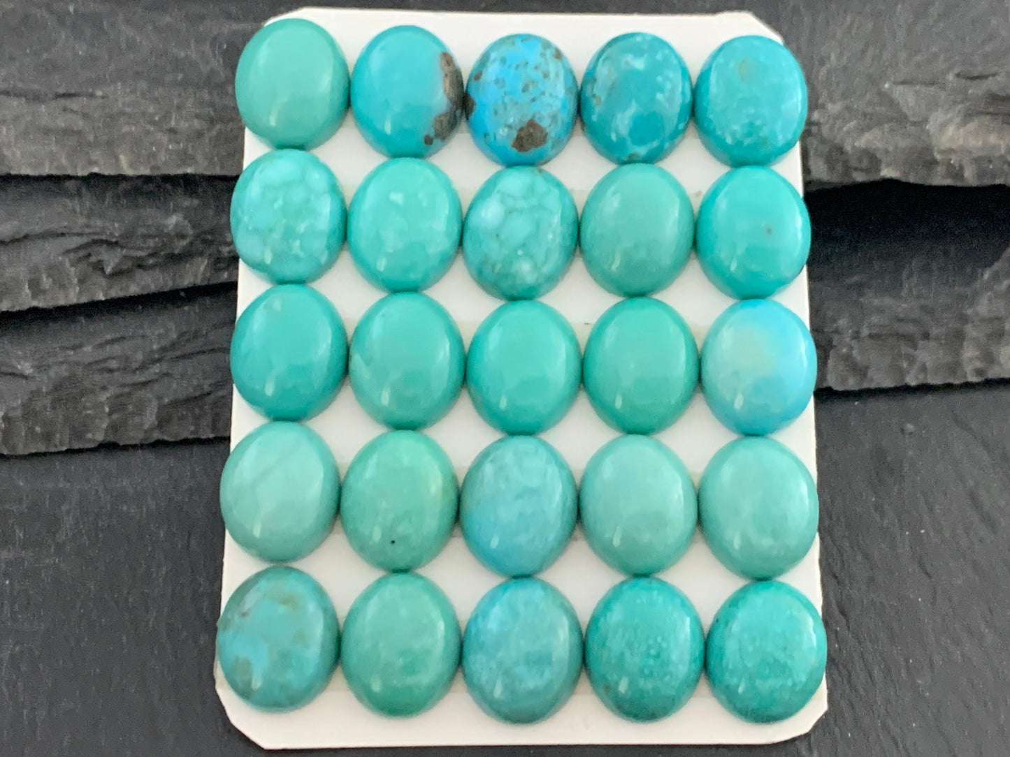 Turquoise oval 10x12mm cabochon - Calibrated cabochons