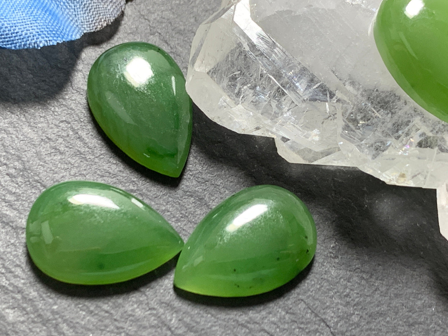 Nephrite pear 15-18mm long Cabochon - Calibrated cabochons
