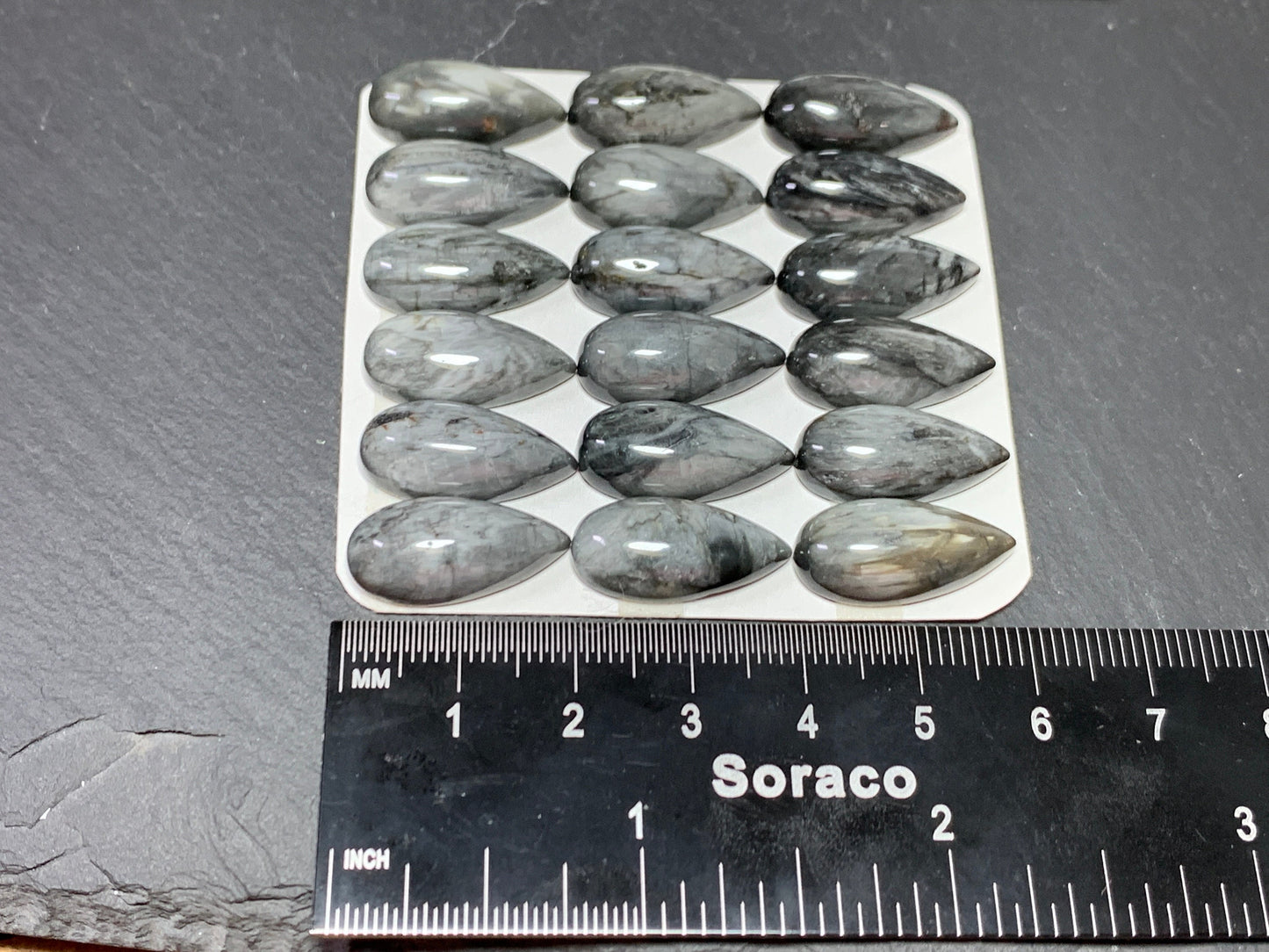 Eagle Eye pear 10x20mm cabochon - Calibrated cabochons