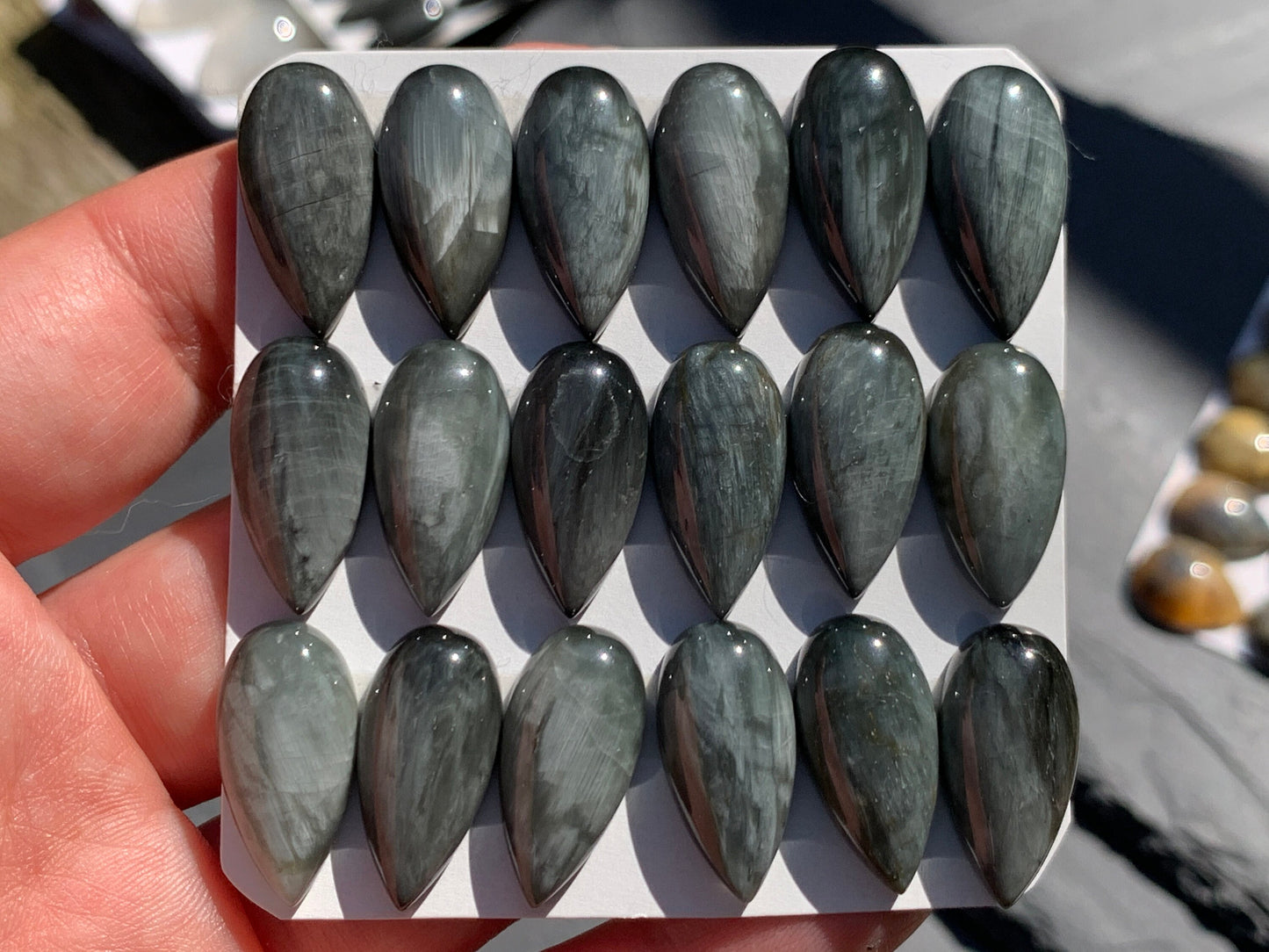 Eagle Eye pear 10x20mm cabochon - Calibrated cabochons