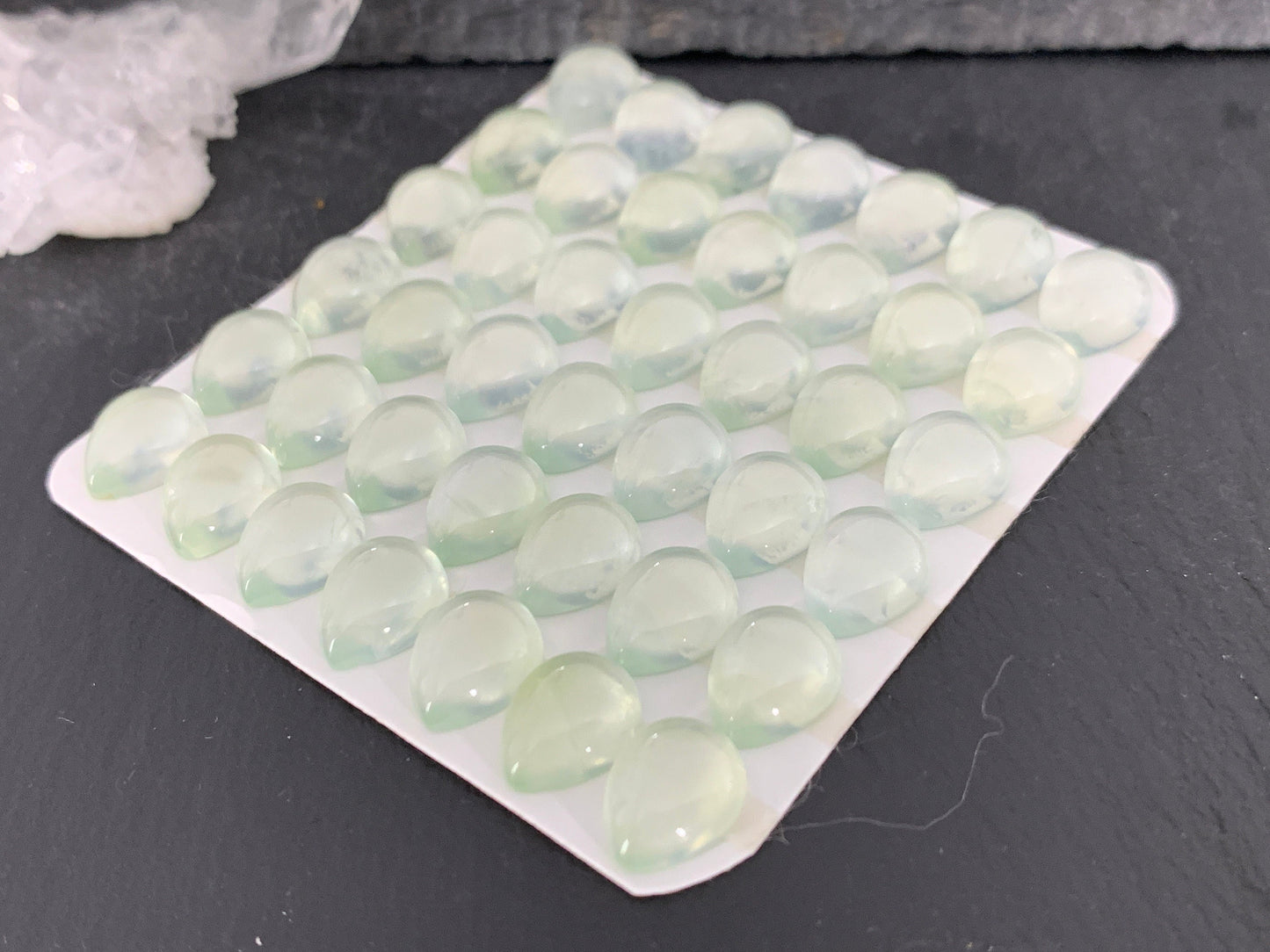Prehnite pear 8x10mm cabochon - Calibrated cabochons