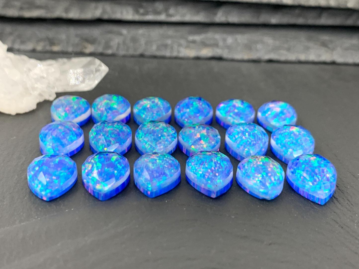 Faceted Aurora Opal pear 10x14mm - Doublet cabochons