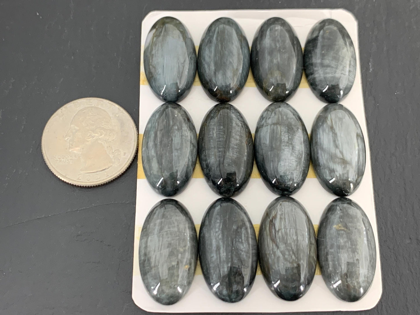 Eagle Eye oval 14x25mm cabochon - Calibrated cabochons