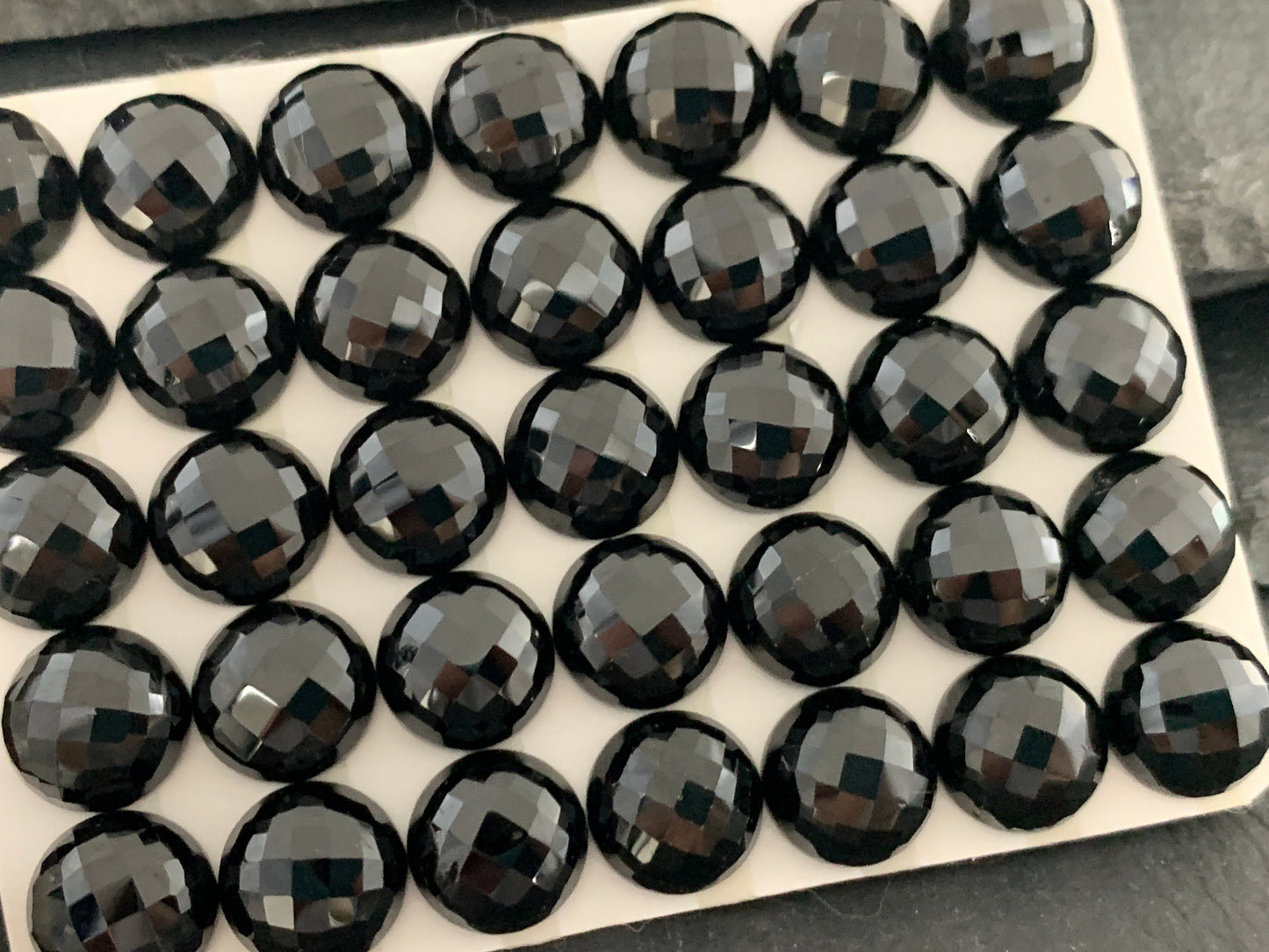 Faceted Black Spinel round 10mm cabochon - Calibrated cabochons