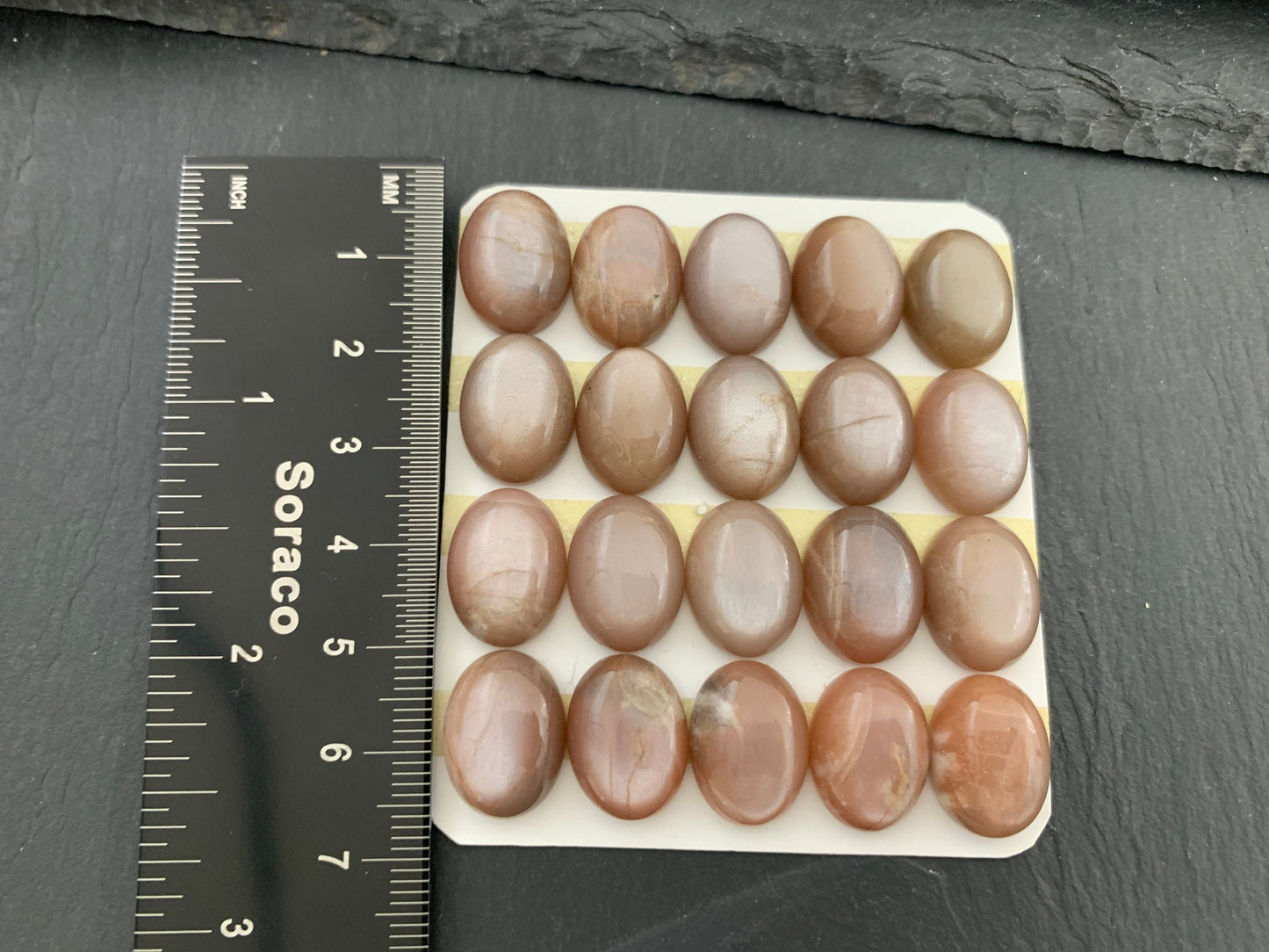 Goldsand Moonstone oval 12x16mm cabochon - Calibrated cabochons