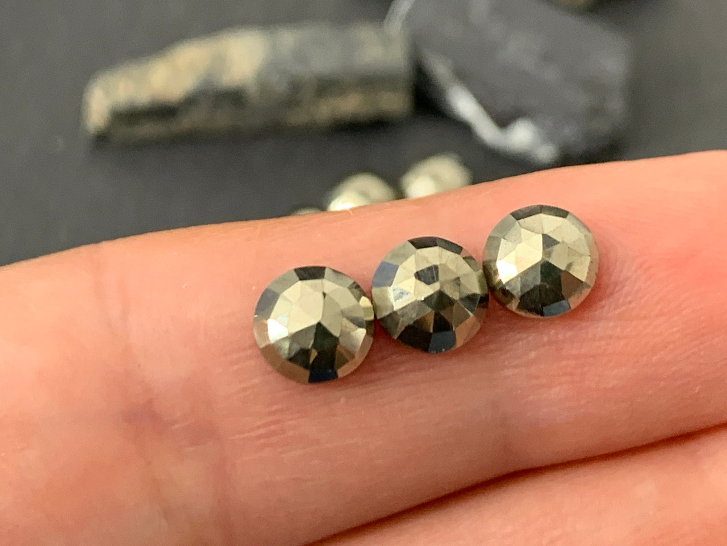 Faceted Pyrite Round 6mm cabochon - Calibrated cabochons