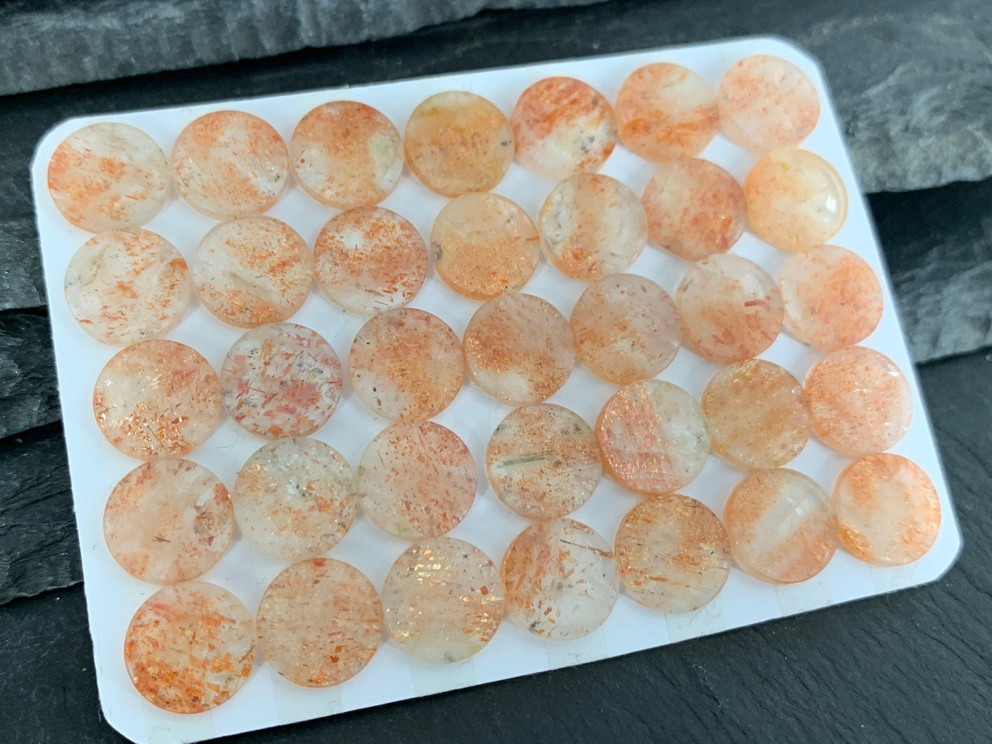 Flat Sunstone round 10mm cabochon - Calibrated cabochons