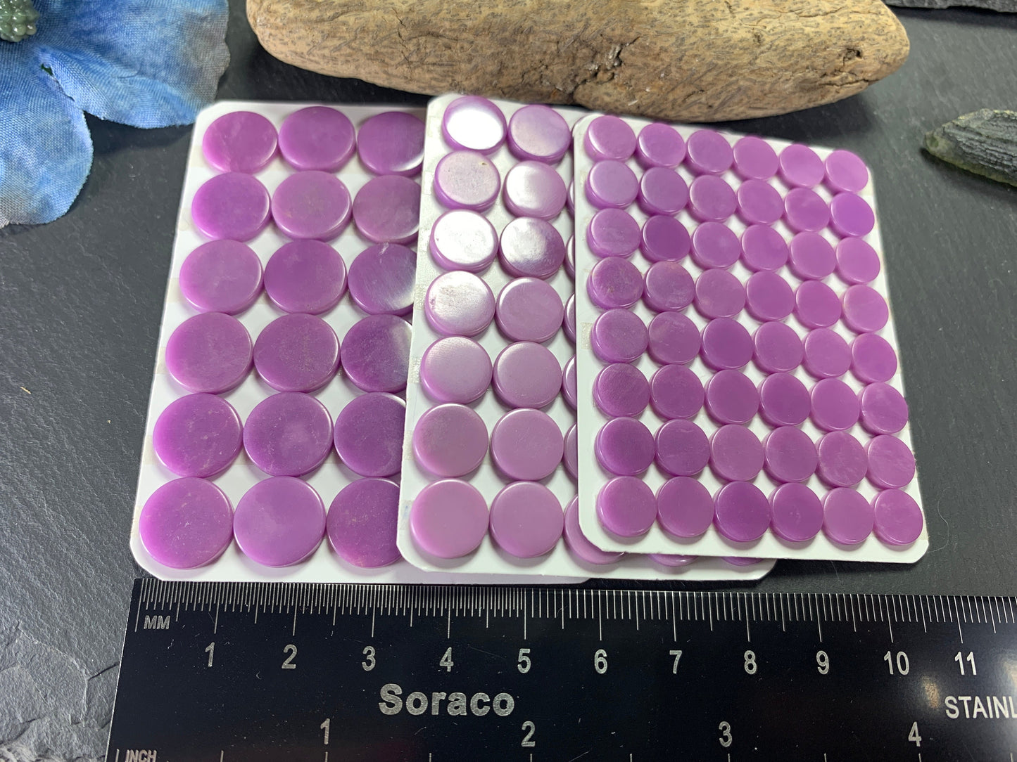 Flat Phosphosiderite round 8, 10, 12mm Cabochon - Calibrated cabochons
