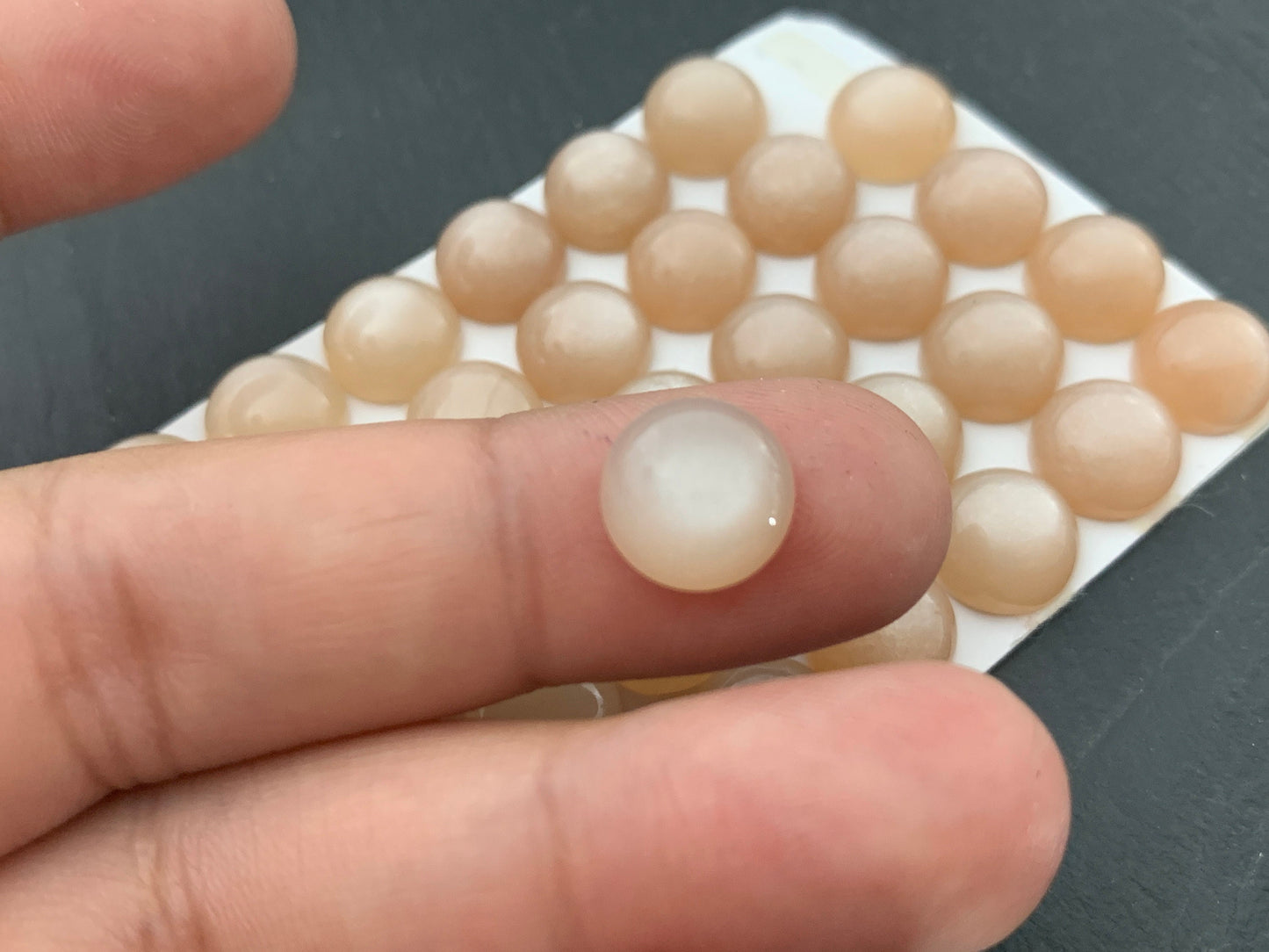 Peach Moonstone round 10mm cabochon - Calibrated cabochons