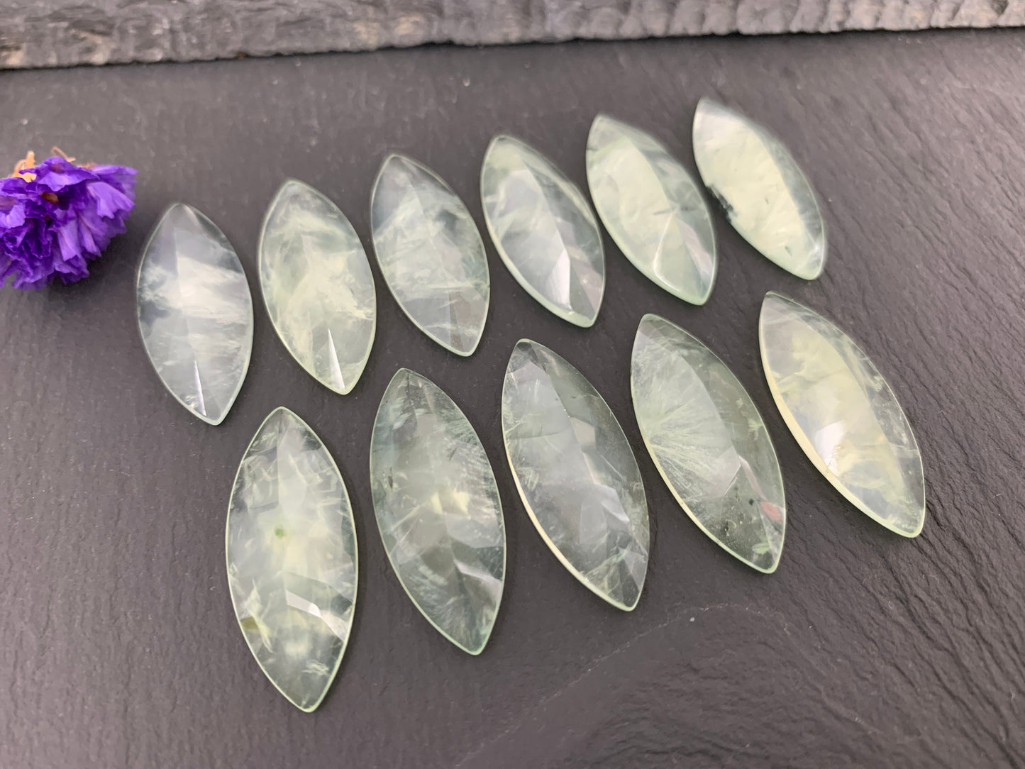 Faceted Prehnite marquise 12x30mm cabochon - Calibrated cabochons