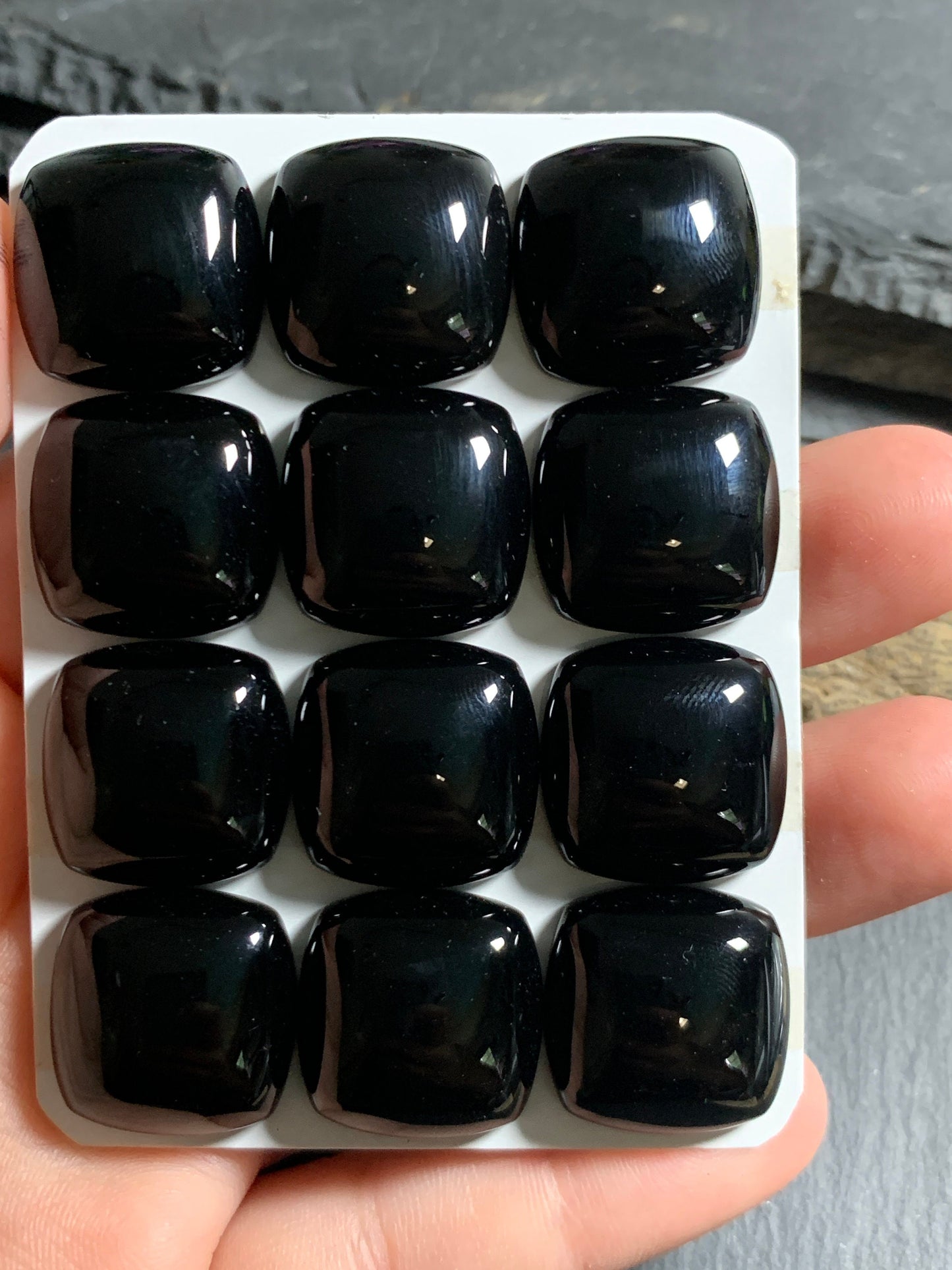 Black Agate square cushion 18x18mm cabochon - Calibrated cabochons