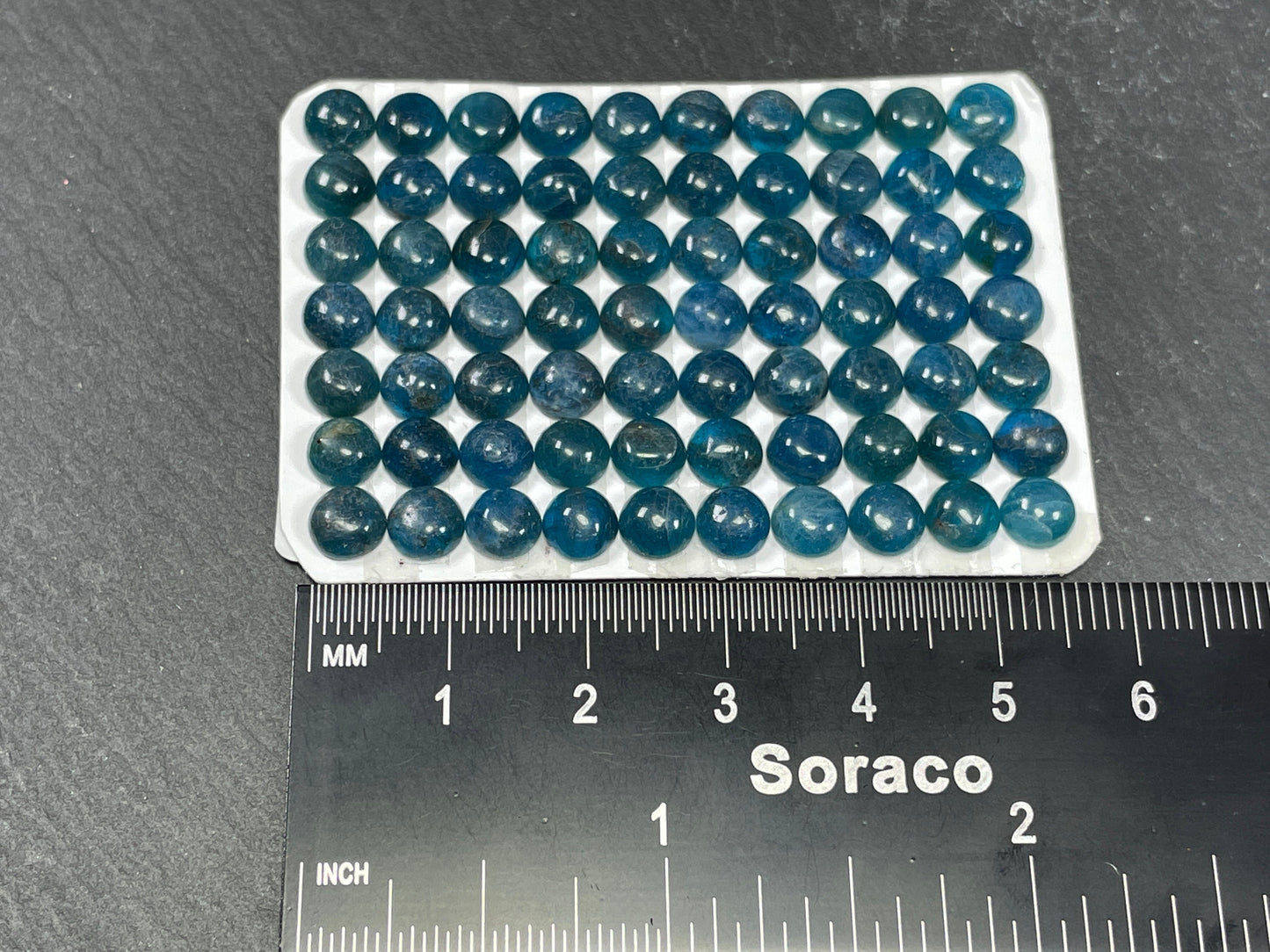 Blue Apatite cabochon 5.5mm - Calibrated cabochons