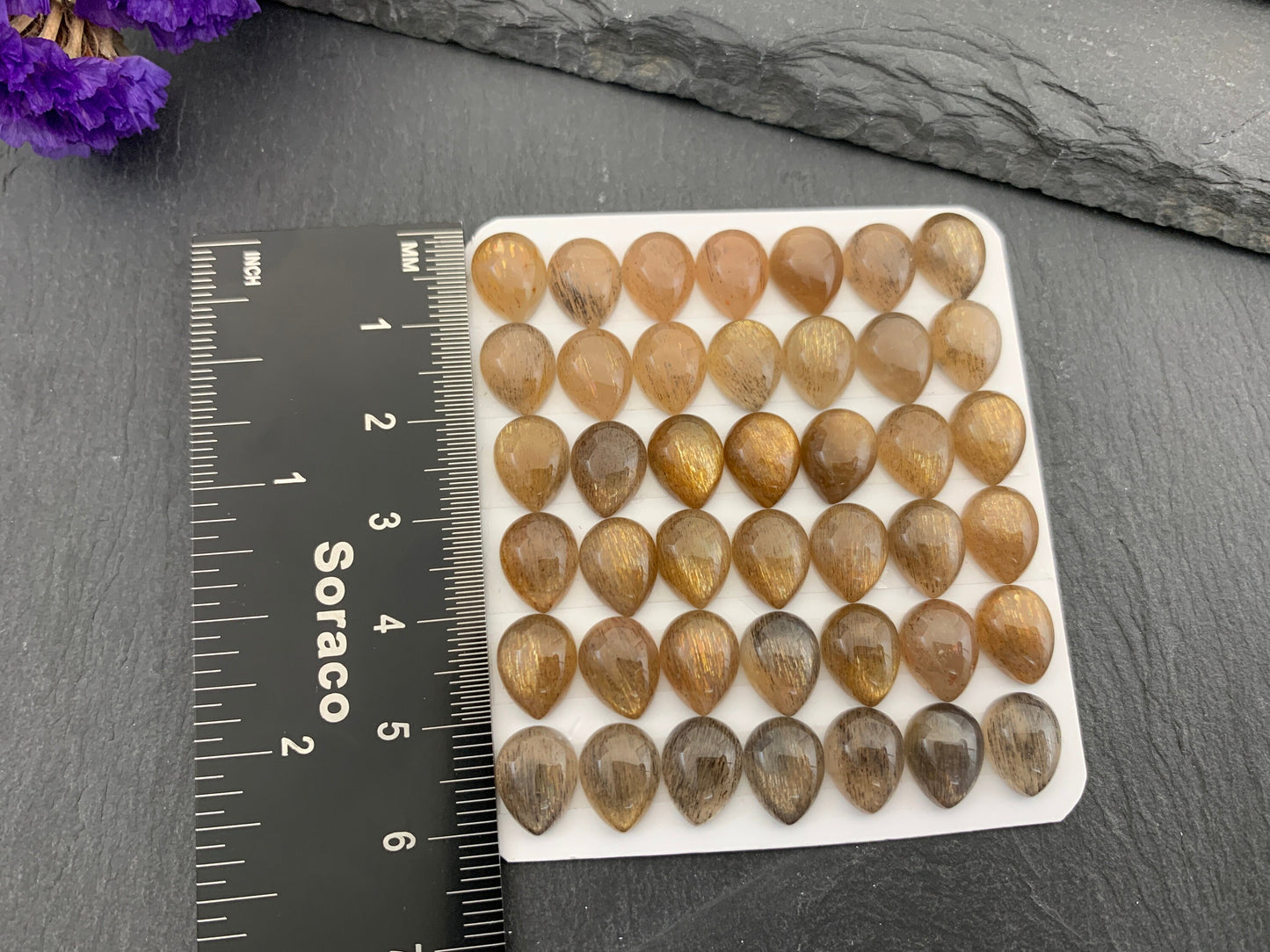 Goldsand Sunstone pear 8x10mm cabochon - Calibrated cabochons