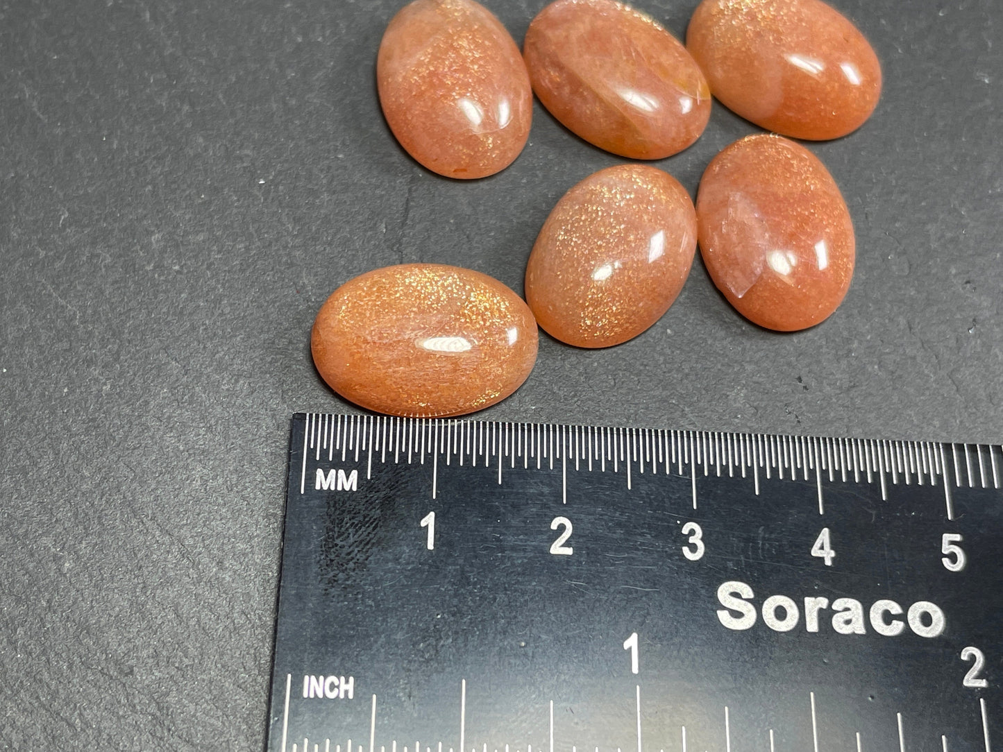 Goldsand Sunstone oval 13x18mm cabochon - Calibrated cabochons