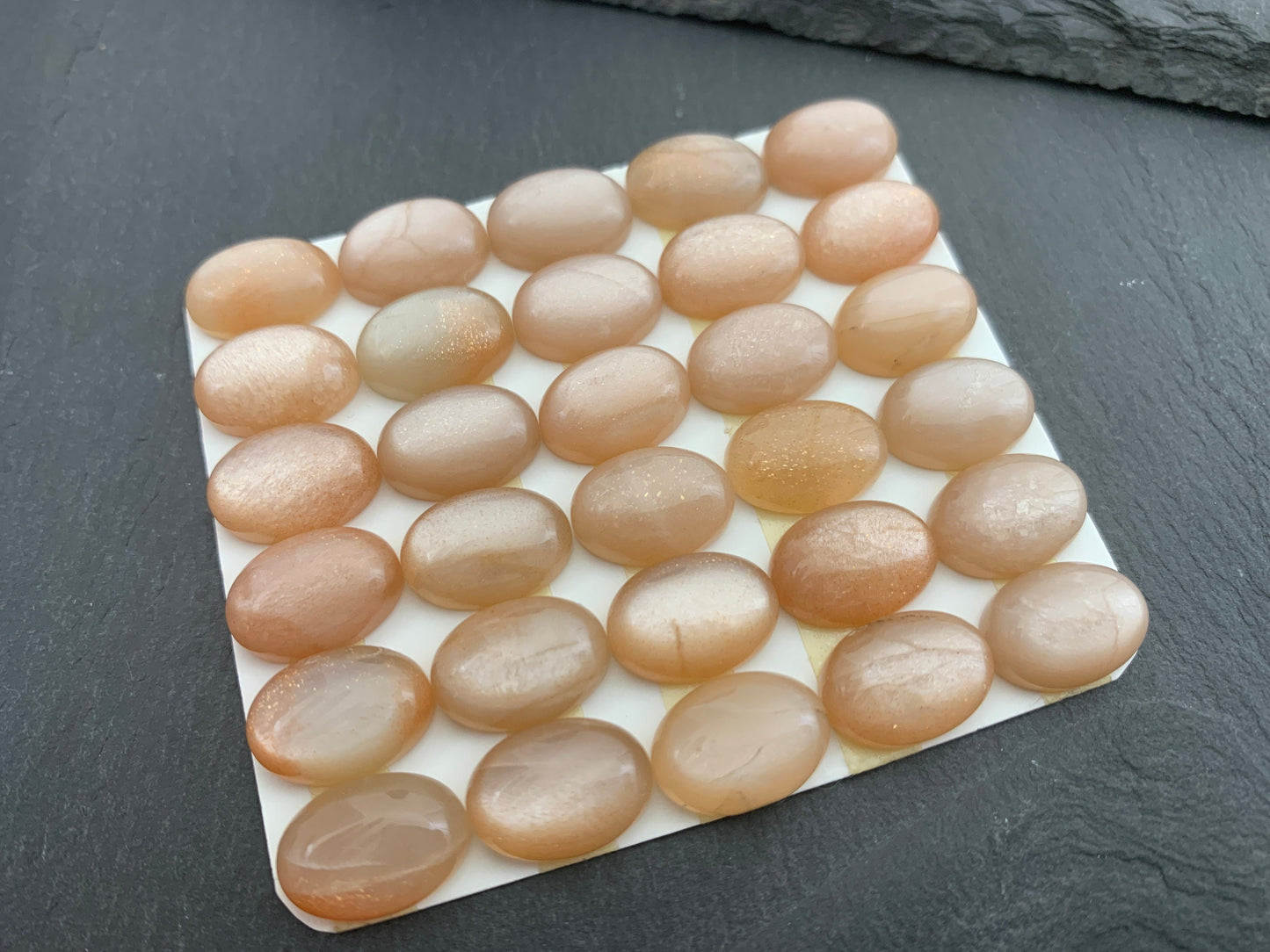 Peach Moonstone oval 10x14mm cabochon - Calibrated cabochons