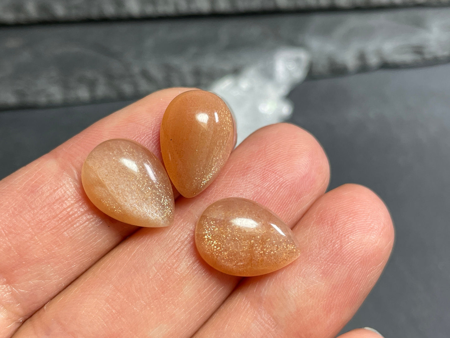 Goldsand Sunstone pear 10x14mm cabochon - Calibrated Cabochons
