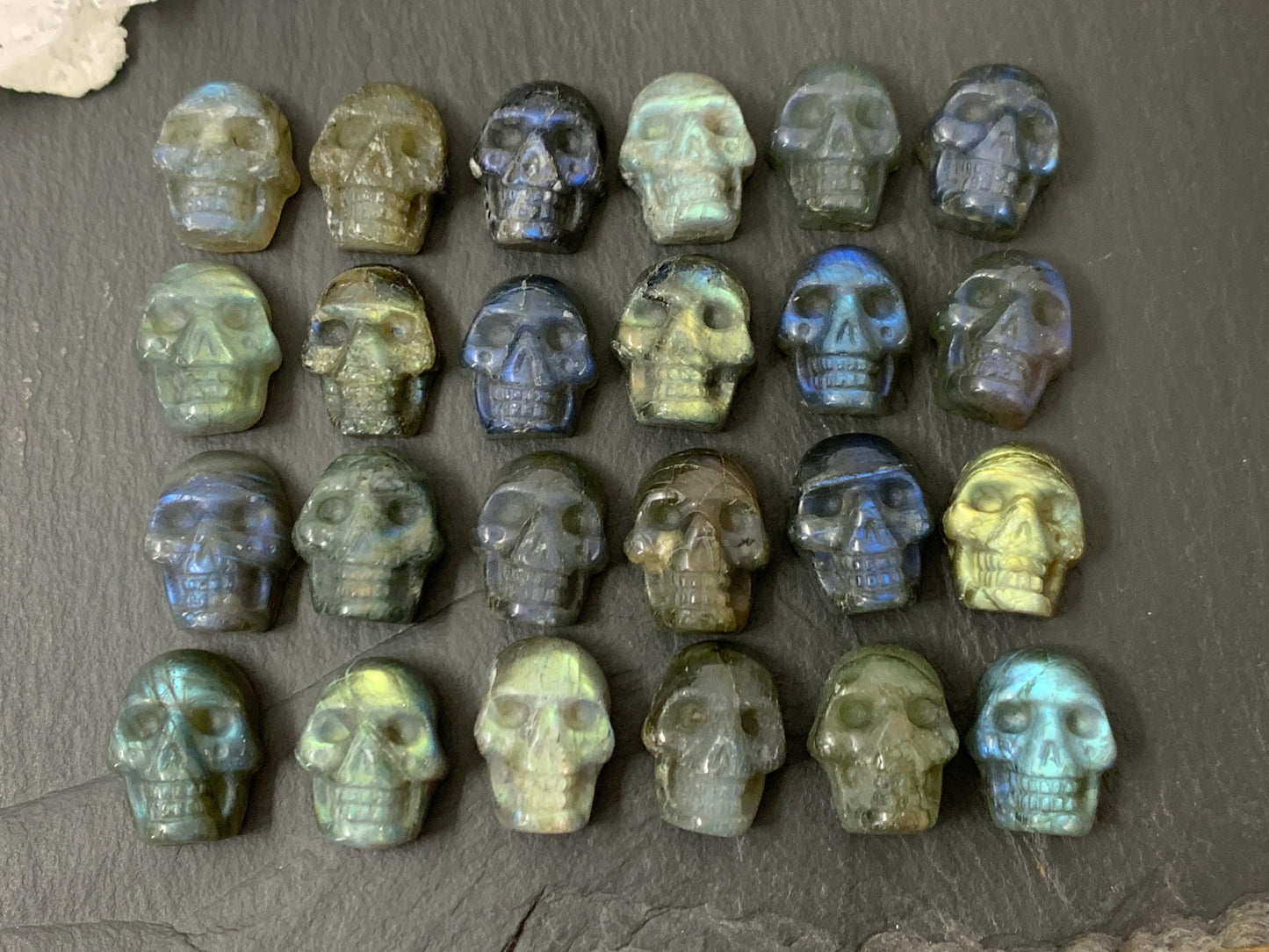 Labradorite skull 17- 18mm cabochon