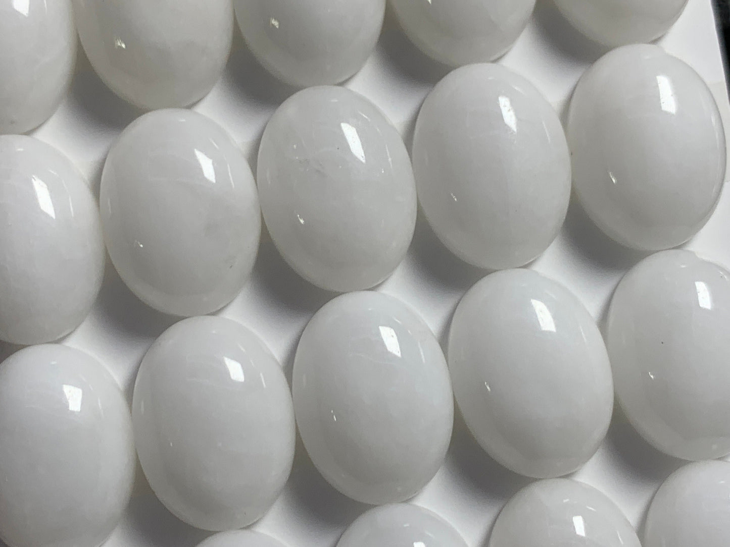 White Quartzite oval 12x16mm cabochon - Calibrated cabochons